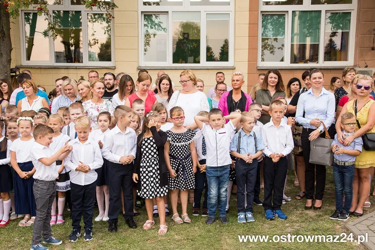 Uczniowie "trójki" wrócili do szkoły (zdjęcia)