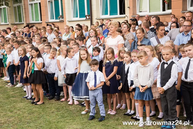 Uczniowie "trójki" wrócili do szkoły (zdjęcia)