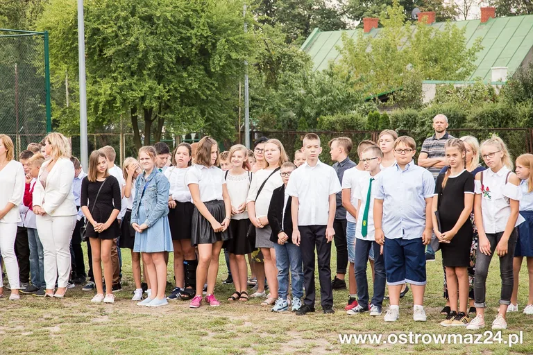 Uczniowie "trójki" wrócili do szkoły (zdjęcia)