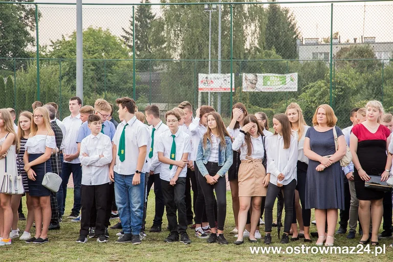 Uczniowie "trójki" wrócili do szkoły (zdjęcia)