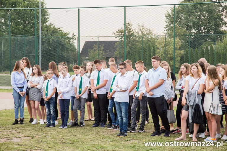 Uczniowie "trójki" wrócili do szkoły (zdjęcia)