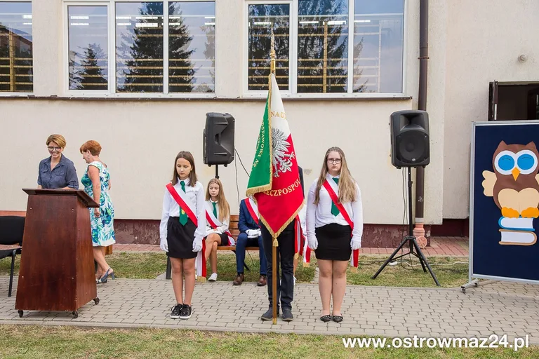 Uczniowie "trójki" wrócili do szkoły (zdjęcia)