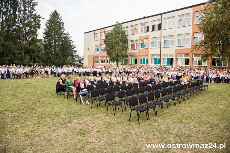 Uczniowie "trójki" wrócili do szkoły (zdjęcia)