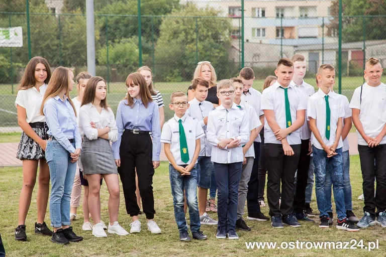 Uczniowie "trójki" wrócili do szkoły (zdjęcia)