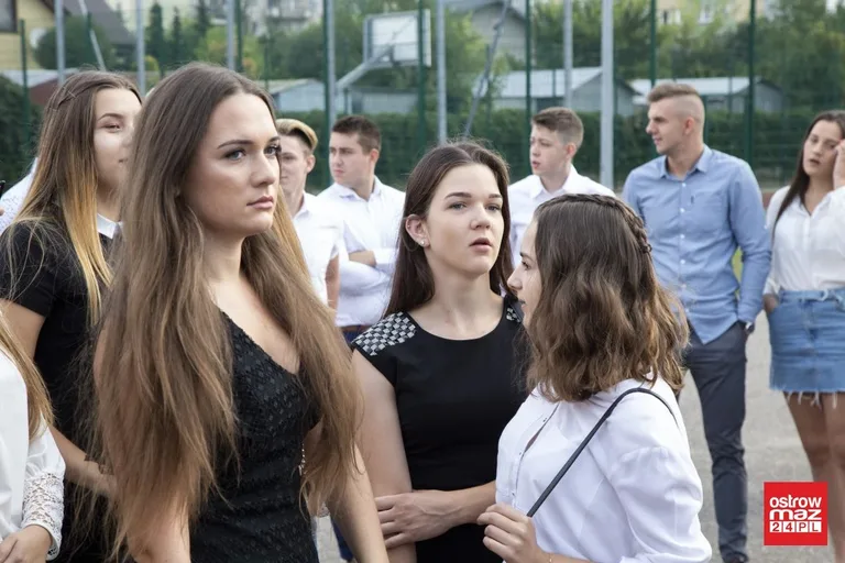 Rozpoczęcie roku szkolnego w "Ekonomiku" z nowym dyrektorem (zdjęcia)