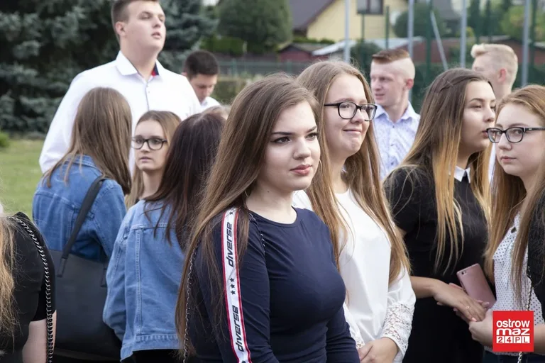 Rozpoczęcie roku szkolnego w "Ekonomiku" z nowym dyrektorem (zdjęcia)