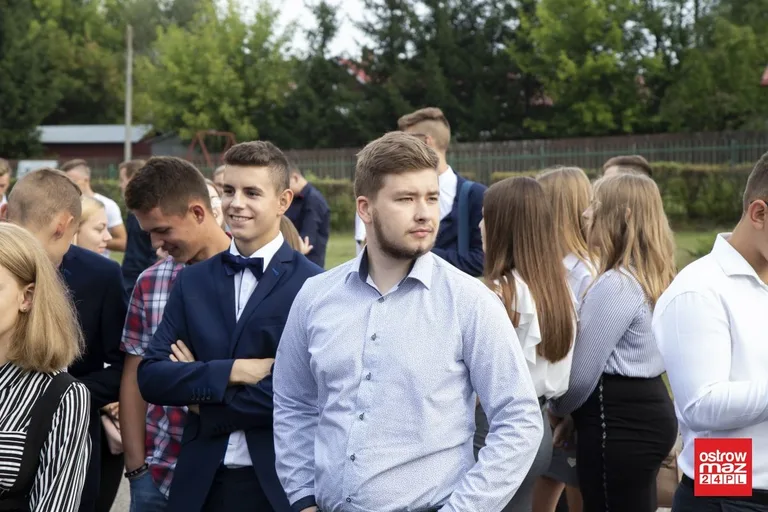 Rozpoczęcie roku szkolnego w "Ekonomiku" z nowym dyrektorem (zdjęcia)