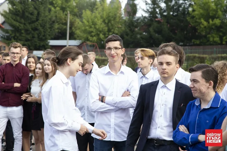 Rozpoczęcie roku szkolnego w "Ekonomiku" z nowym dyrektorem (zdjęcia)
