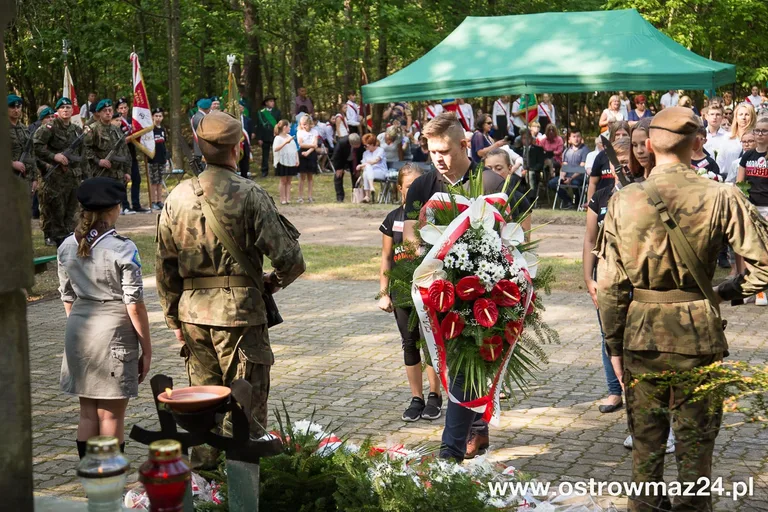 Pod Pecynką uczcili pamięć bohaterów (zdjęcia, wideo)