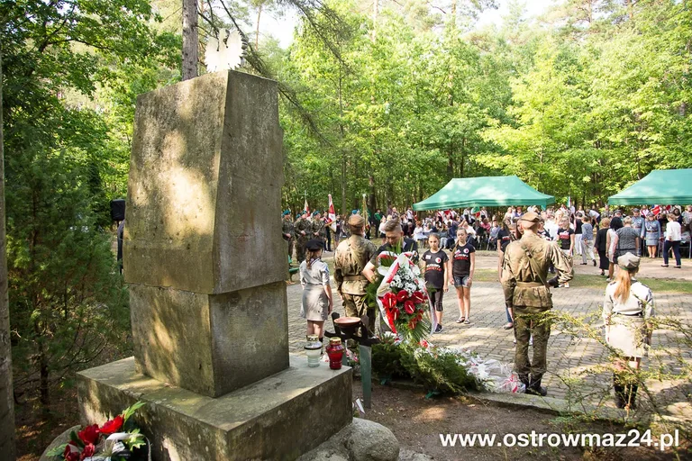 Pod Pecynką uczcili pamięć bohaterów (zdjęcia, wideo)