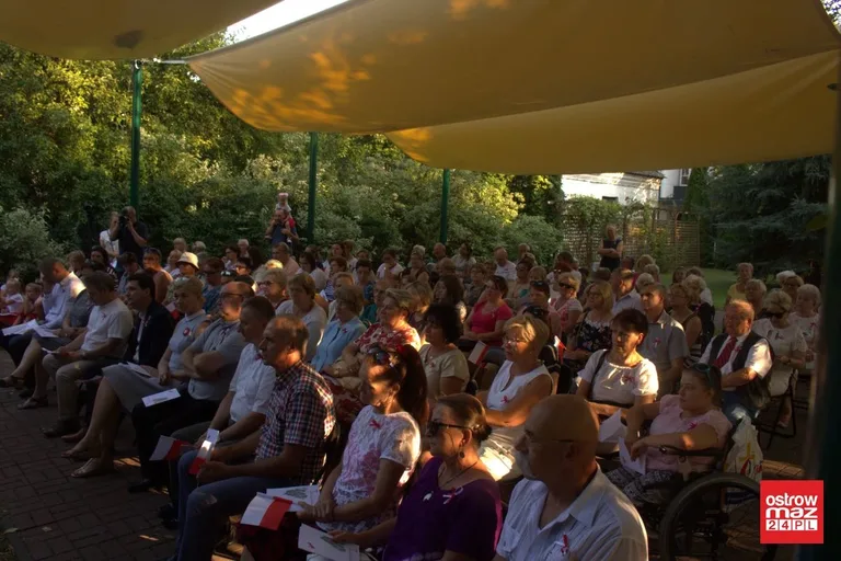 Ostrowianie śpiewali piosenki żołnierskie (zdjęcia, wideo)