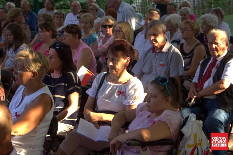 Ostrowianie śpiewali piosenki żołnierskie (zdjęcia, wideo)