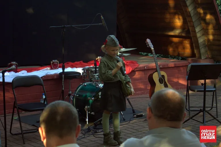 Ostrowianie śpiewali piosenki żołnierskie (zdjęcia, wideo)