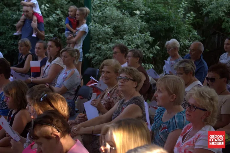 Ostrowianie śpiewali piosenki żołnierskie (zdjęcia, wideo)