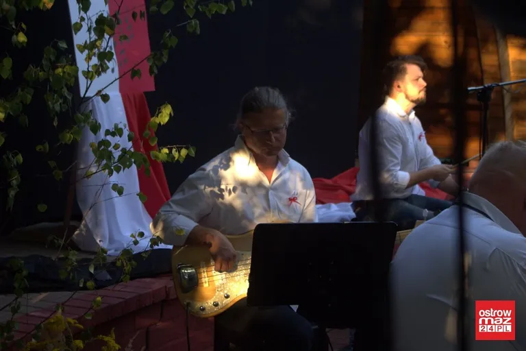 Ostrowianie śpiewali piosenki żołnierskie (zdjęcia, wideo)