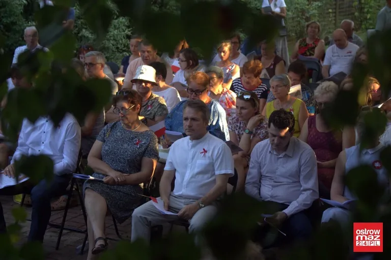 Ostrowianie śpiewali piosenki żołnierskie (zdjęcia, wideo)