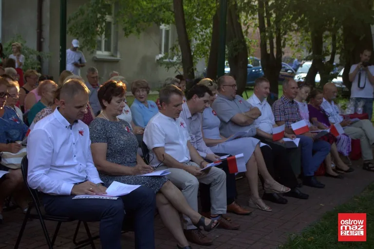 Ostrowianie śpiewali piosenki żołnierskie (zdjęcia, wideo)