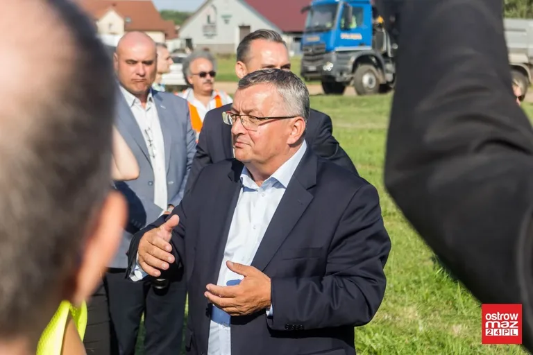 Symboliczna "pierwsza łopata" wbita na odcinku budowy przyszłej S61 (zdjęcia, wideo)