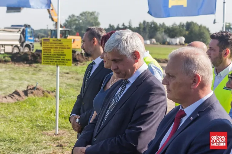 Symboliczna "pierwsza łopata" wbita na odcinku budowy przyszłej S61 (zdjęcia, wideo)