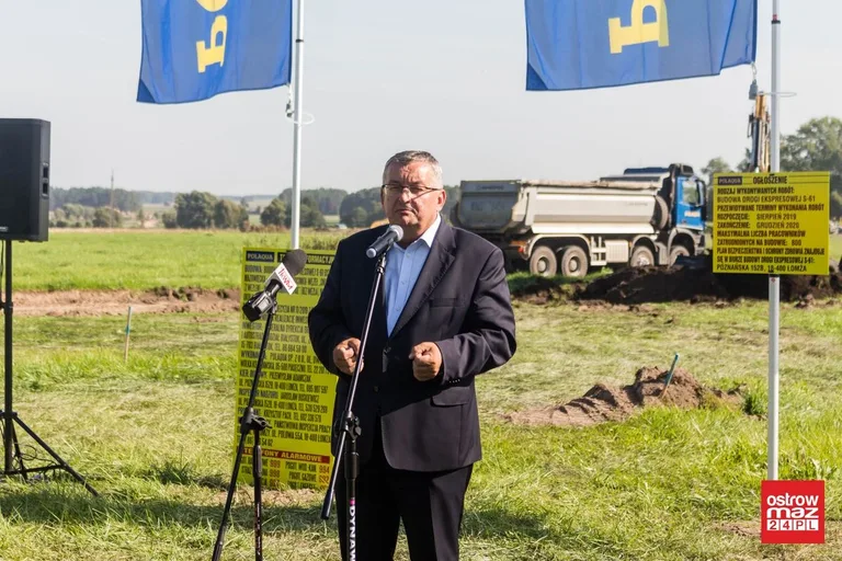 Symboliczna "pierwsza łopata" wbita na odcinku budowy przyszłej S61 (zdjęcia, wideo)