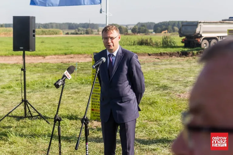 Symboliczna "pierwsza łopata" wbita na odcinku budowy przyszłej S61 (zdjęcia, wideo)