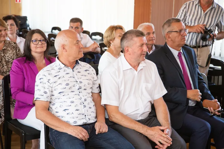 Podpisano umowy na dofinansowanie przewozów autobusowych (zdjęcia)