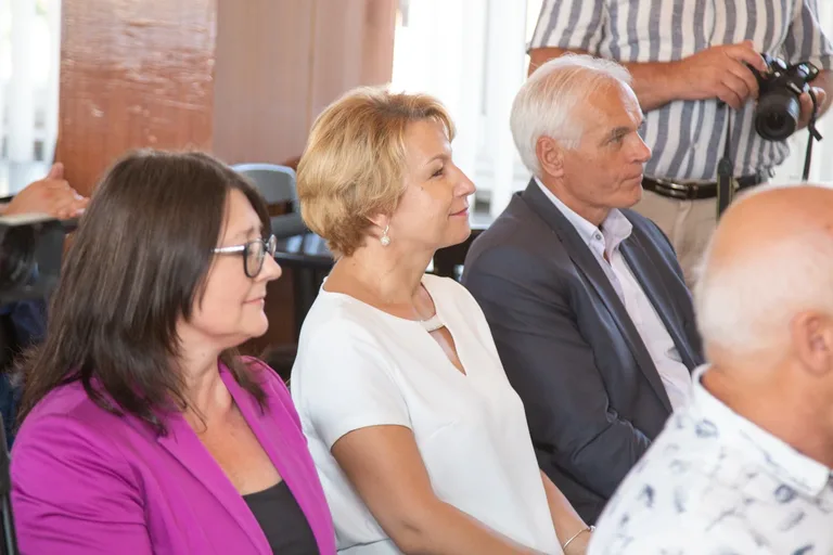 Podpisano umowy na dofinansowanie przewozów autobusowych (zdjęcia)
