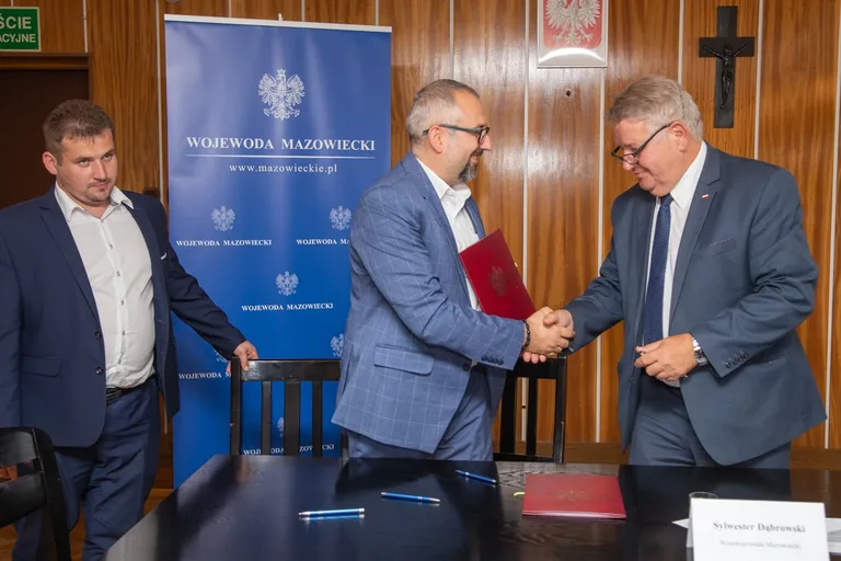 Podpisano umowy na dofinansowanie przewozów autobusowych (zdjęcia)