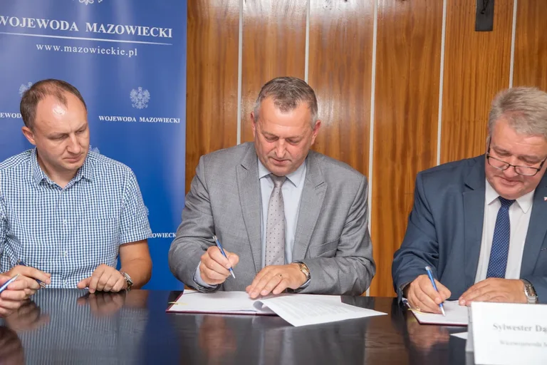 Podpisano umowy na dofinansowanie przewozów autobusowych (zdjęcia)