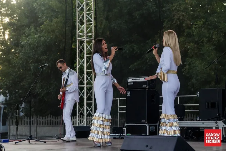 ABBA Family i De Mono rozgrzało ostrowską publiczność (zdjęcia, wideo)