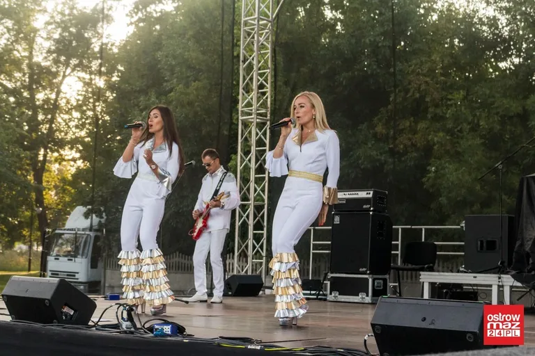 ABBA Family i De Mono rozgrzało ostrowską publiczność (zdjęcia, wideo)