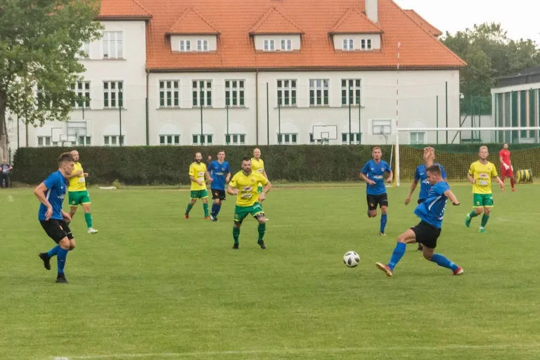 Ostrovia uległa KS CK Troszyn (zdjęcia, wideo)