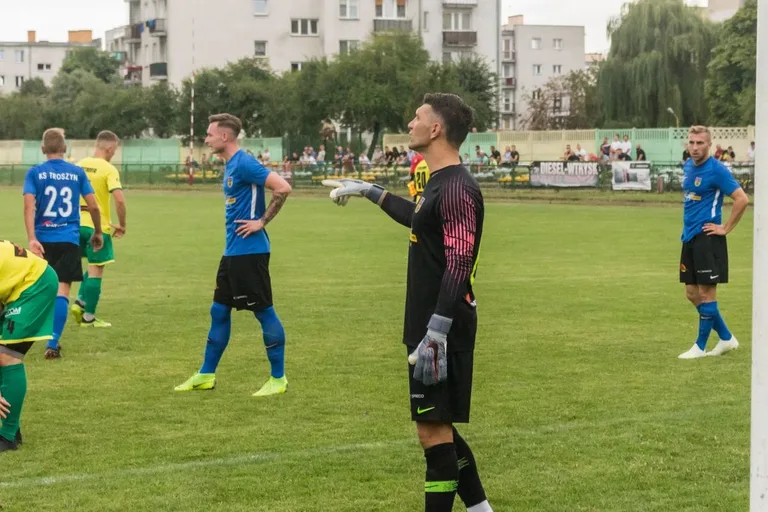 Ostrovia uległa KS CK Troszyn (zdjęcia, wideo)