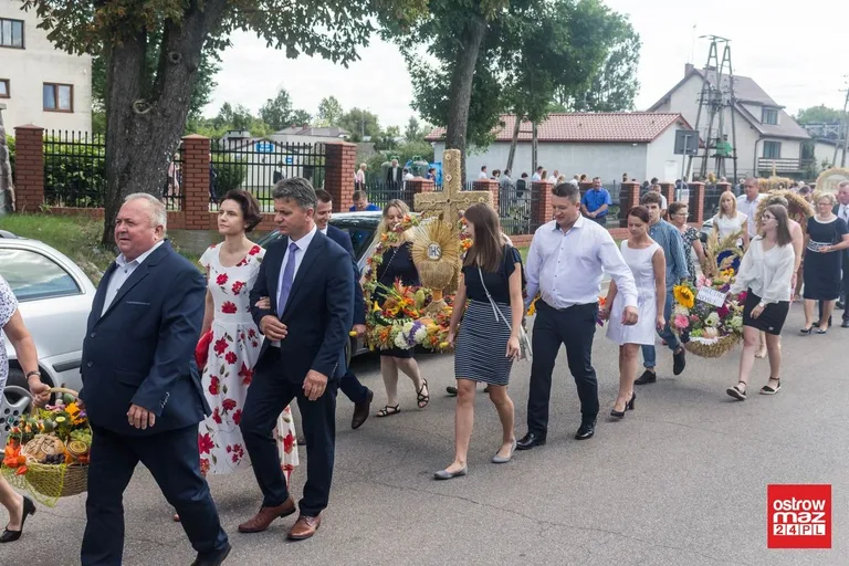 Dożynki na gminnym stadionie w Wąsewie z wieloma atrakcjami (zdjęcia, wideo)