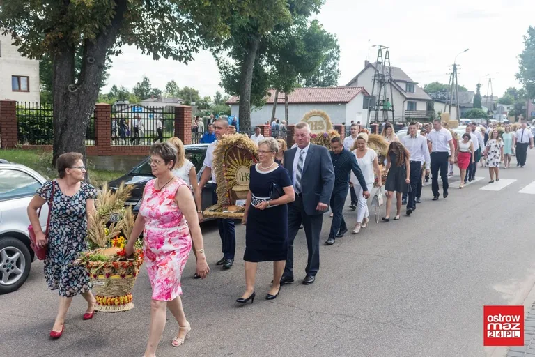 Dożynki na gminnym stadionie w Wąsewie z wieloma atrakcjami (zdjęcia, wideo)