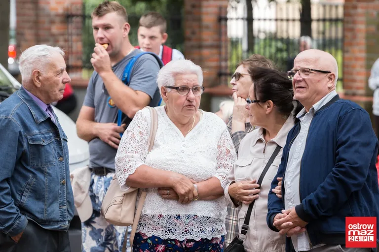 Pielgrzymi wyruszyli z Ostrowi Mazowieckiej na Jasną Górę (zdjęcia, wideo z drona)