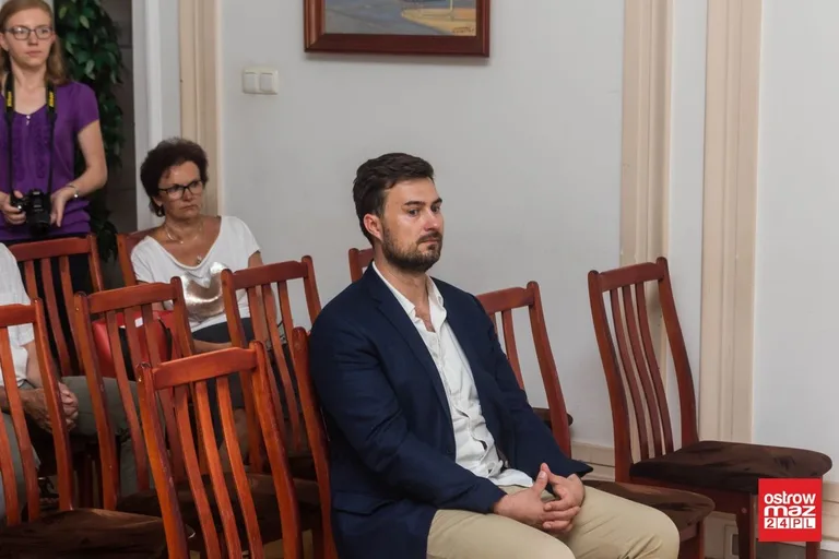 Burmistrz podpisał umowę na termomodernizacją trzech ostrowskich budynków (zdjęcia)