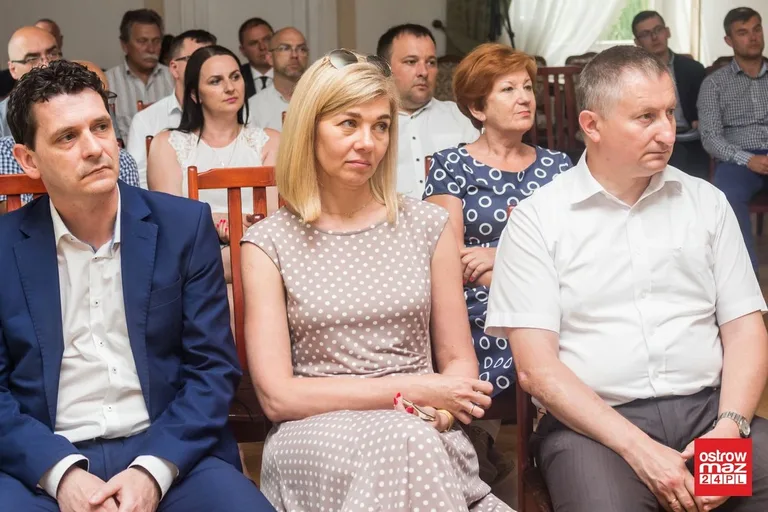Burmistrz podpisał umowę na termomodernizacją trzech ostrowskich budynków (zdjęcia)