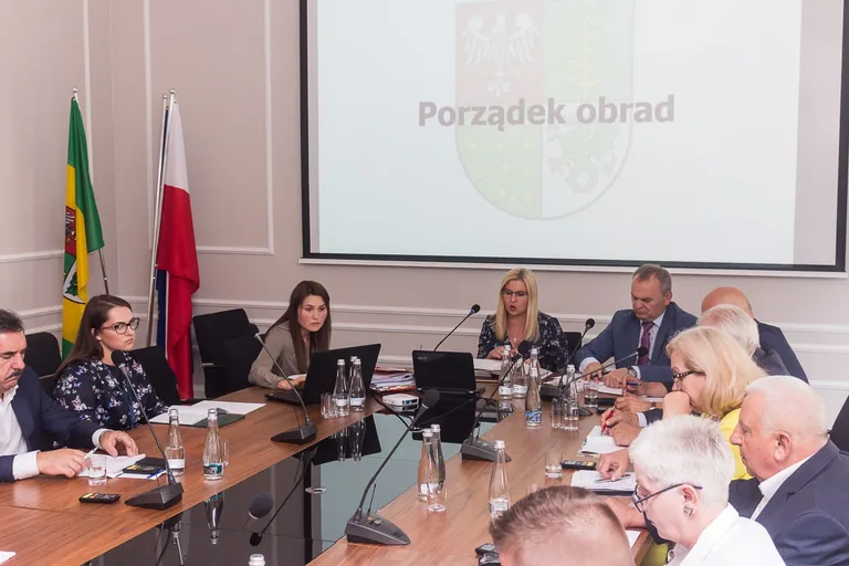 Absolutorium dla zarządu powiatu (zdjęcia, wideo)