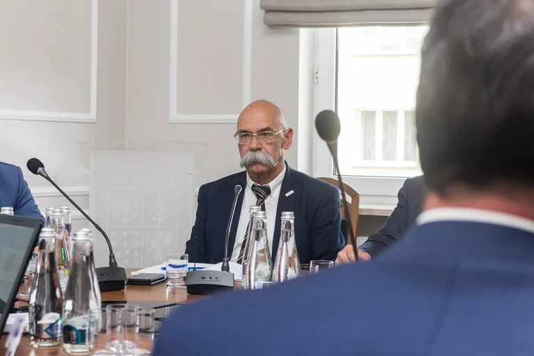Absolutorium dla zarządu powiatu (zdjęcia, wideo)