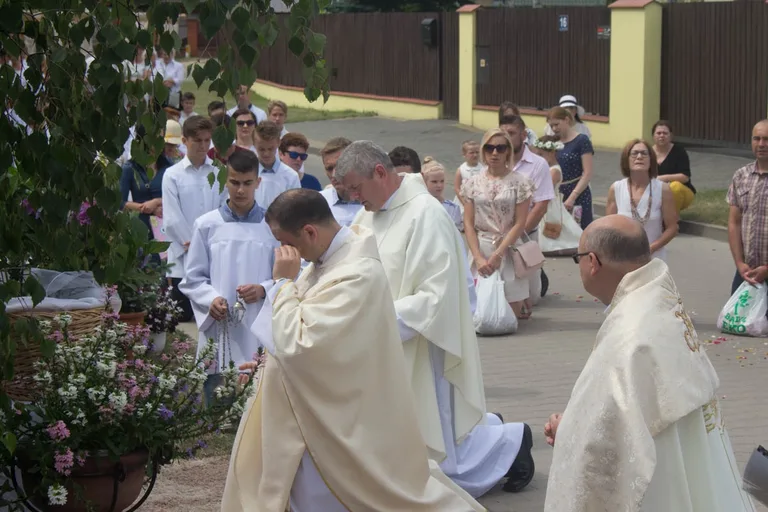 Procesja Bożego Ciała w parafii pw. Opatrzności Bożej (zdjęcia, wideo)