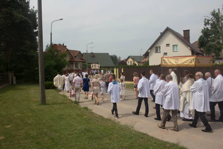 Procesja Bożego Ciała w parafii pw. Opatrzności Bożej (zdjęcia, wideo)