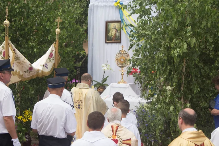 Procesja Bożego Ciała w parafii pw. Chrystusa Dobrego Pasterza (zdjęcia, wideo)