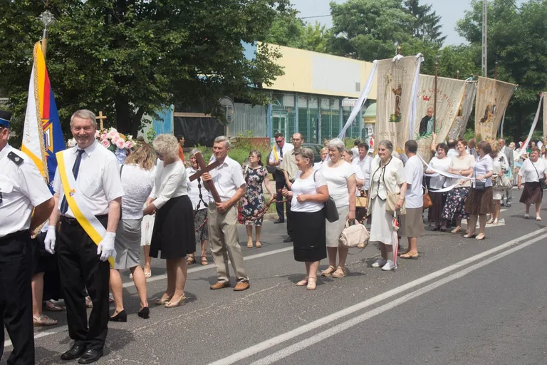 Procesje Bożego Ciała przeszły ulicami miasta (zdjęcia, wideo)