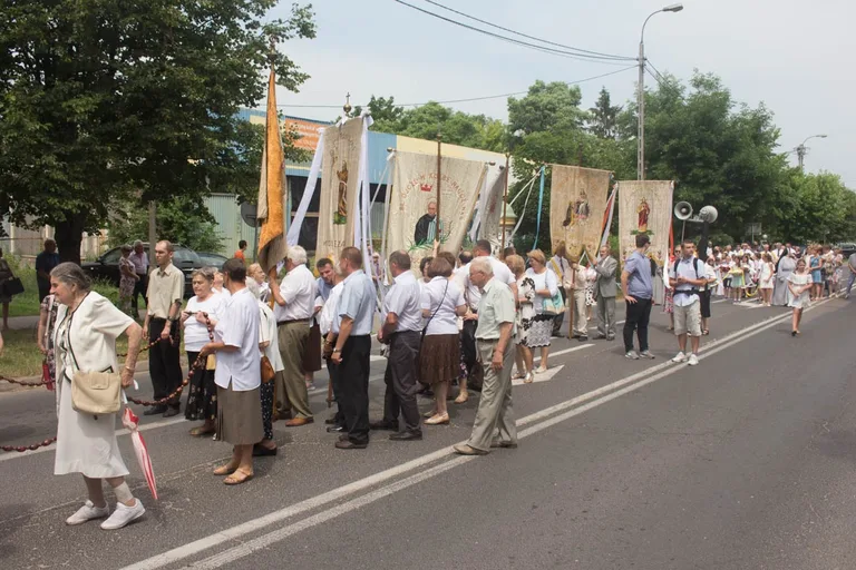 Procesje Bożego Ciała przeszły ulicami miasta (zdjęcia, wideo)