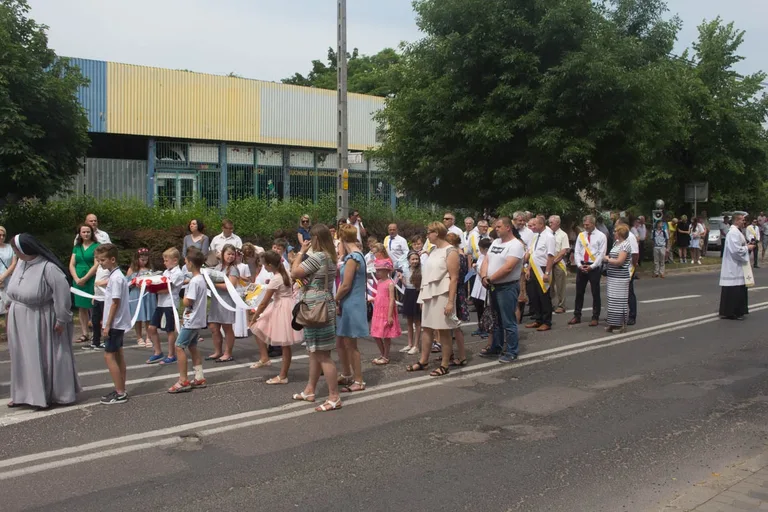 Procesje Bożego Ciała przeszły ulicami miasta (zdjęcia, wideo)