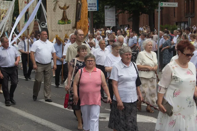 Procesje Bożego Ciała przeszły ulicami miasta (zdjęcia, wideo)