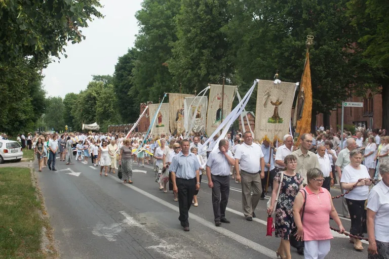 Procesje Bożego Ciała przeszły ulicami miasta (zdjęcia, wideo)