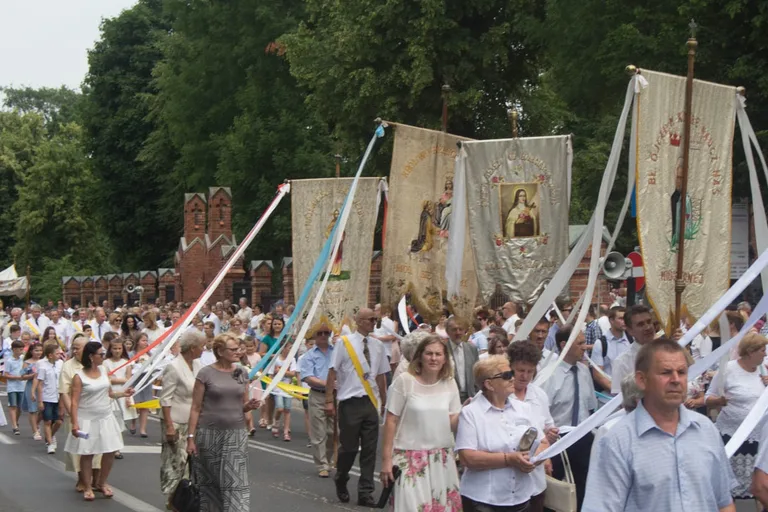 Procesje Bożego Ciała przeszły ulicami miasta (zdjęcia, wideo)