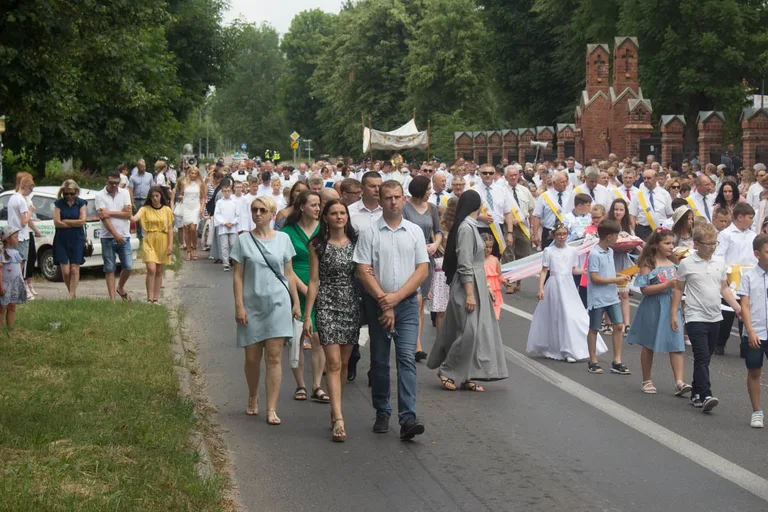 Procesje Bożego Ciała przeszły ulicami miasta (zdjęcia, wideo)